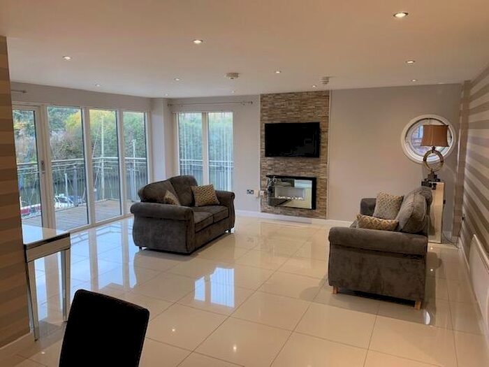 3 Bedroom Apartment To Rent In Victoria Wharf, Cardiff, CF11