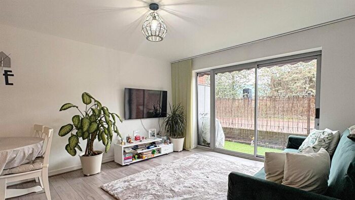 2 Bedroom Flat For Sale In Newham Way, London, E6