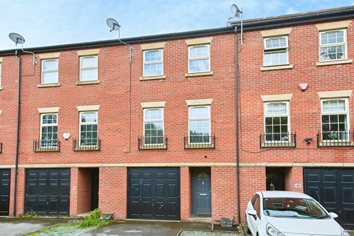 4 Bedroom Town House For Sale In Bridgeside Way, Spondon, Derby, DE21