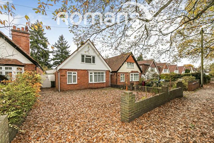 3 Bedroom Semi-Detached House To Rent In Kidmore Road, Caversham Heights, RG4