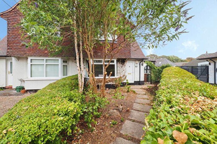 3 Bedroom Semi Detached House For Sale In Middleton Boulevard, Wollaton, Nottingham, NG8
