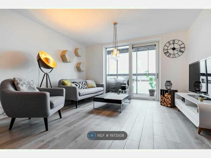 3 Bedroom Flat To Rent In Collins Tower, London, E8