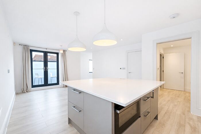 2 Bedroom Flat For Sale In Oval Road, Croydon, CR0