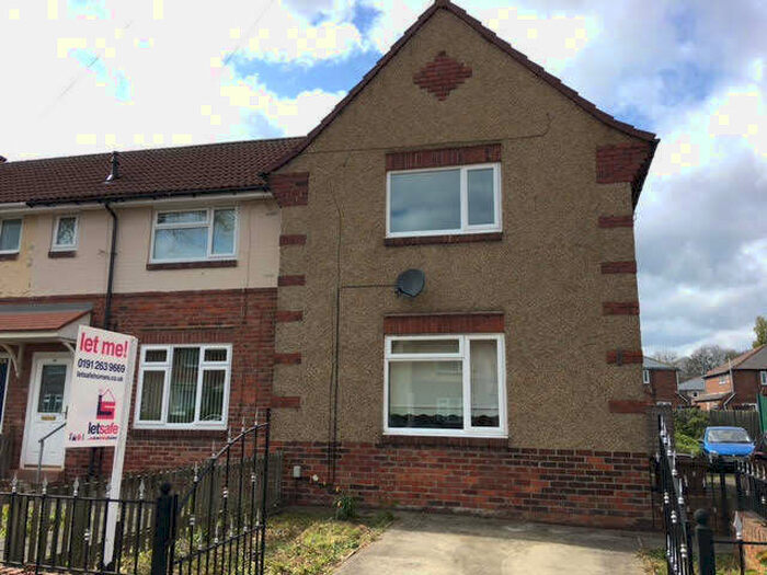 3 Bedroom Terraced House To Rent In The Quadrant, North Shields. NE29 7ja. **super Value Family Home**