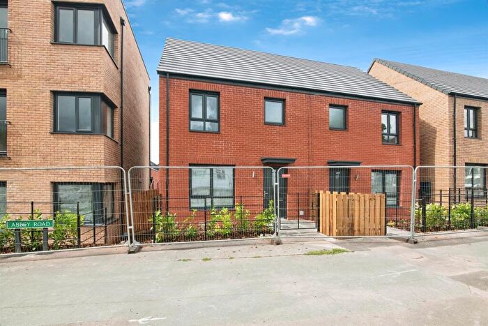 3 Bedroom Semi-Detached House For Sale In Abbey Road, Smethwick, B67
