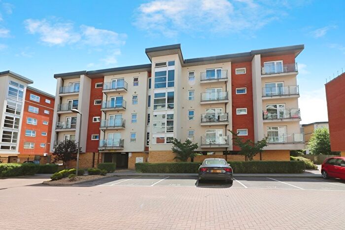 2 Bedroom Flat To Rent In Clarkson Court, Hatfield, AL10