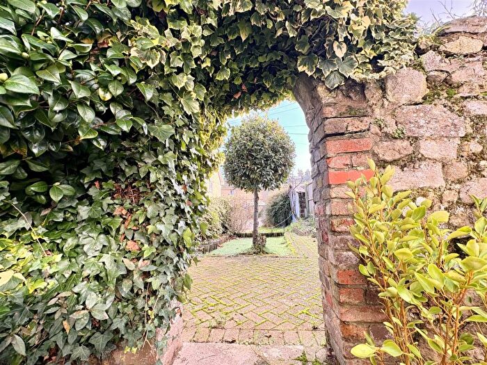 2 Bedroom End Of Terrace House To Rent In Cowes, PO31