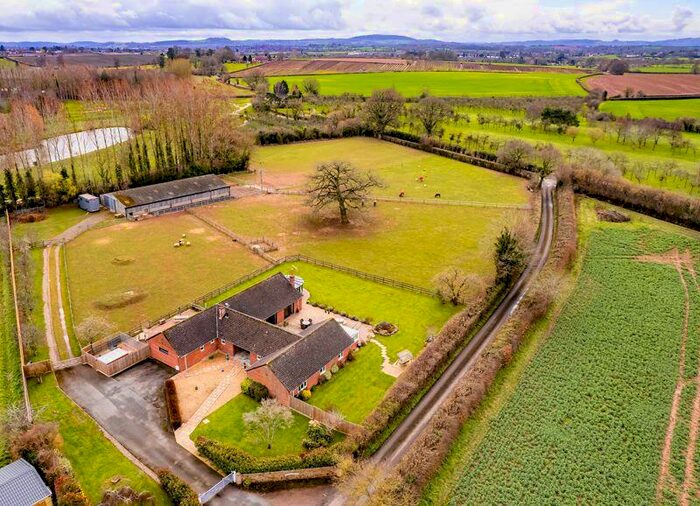 4 Bedroom Detached Bungalow For Sale In Tillington, HR4