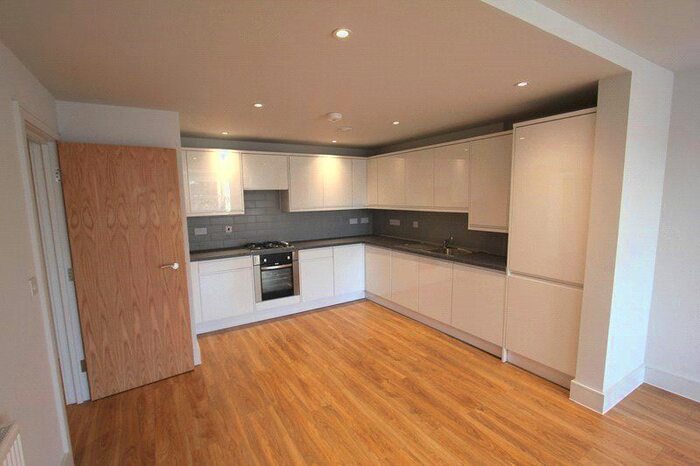 1 Bedroom Flat To Rent In High Road Leytonstone, London, Greater London, E11