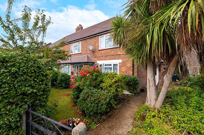 2 Bedroom Maisonette For Sale In Crewes Lane, Warlingham, CR6