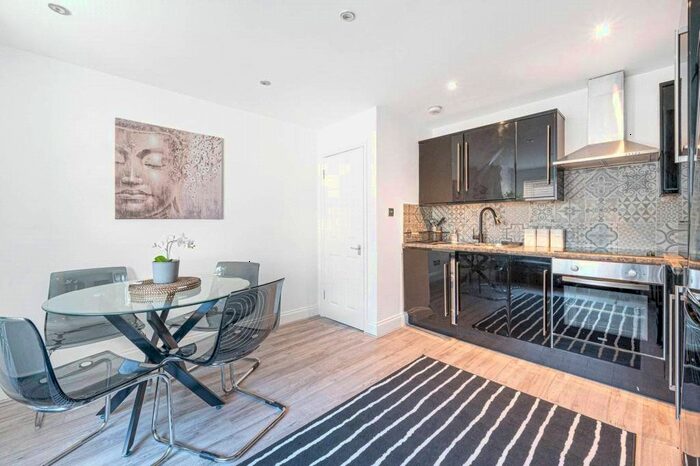 2 Bedroom Flat To Rent In Great Western Road, London, W9