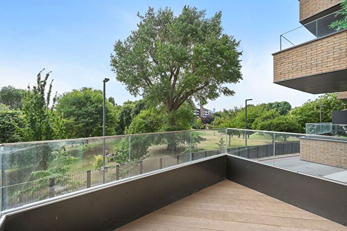 1 Bedroom Flat For Sale In Wood Crescent, London, W12