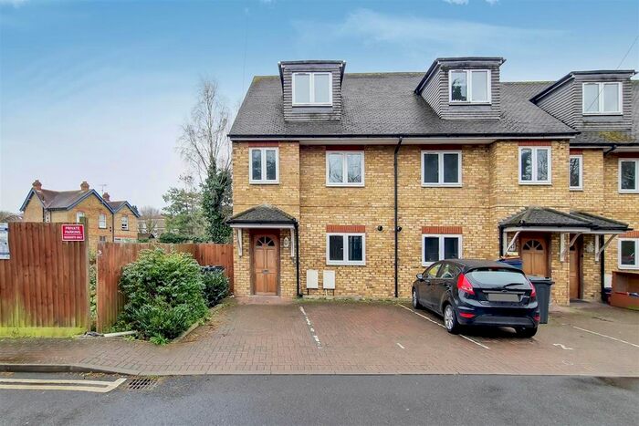 5 Bedroom Property To Rent In Kavan Gardens, Cranford, Hounslow, TW5