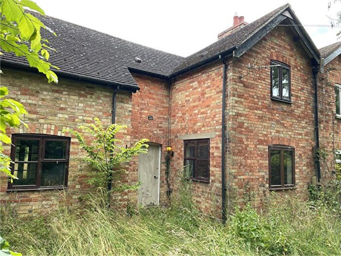 3 Bedroom Semi-Detached House For Sale In Rookery Cottage, Kimbolton Road, Stow Longa, PE28