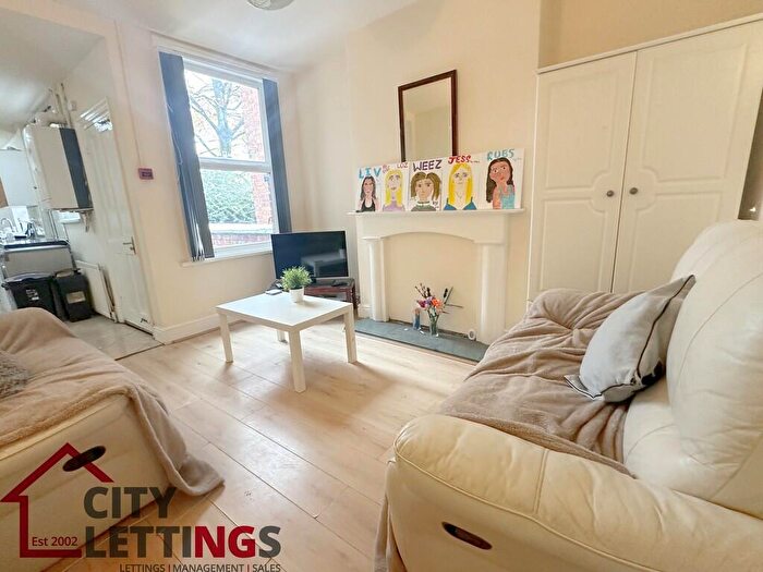 6 Bedroom Terraced House To Rent In Rothesay Avenue, Lenton, NG7