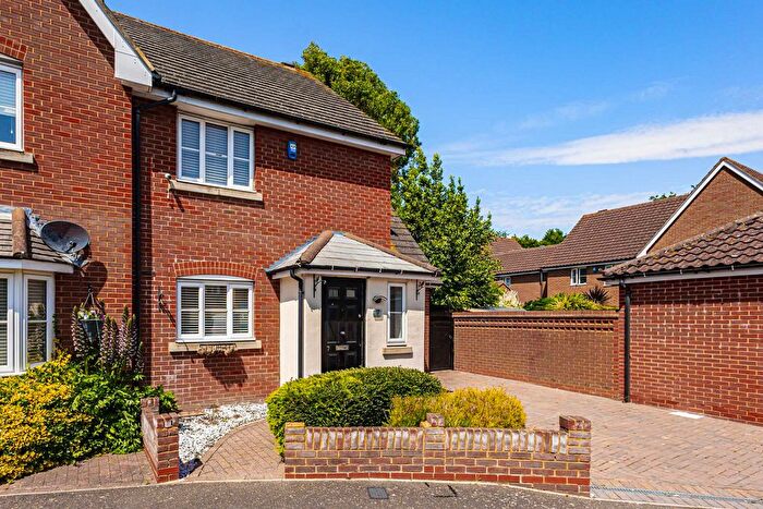 3 Bedroom Semi-Detached House For Sale In Victory Lane, Rochford, SS4