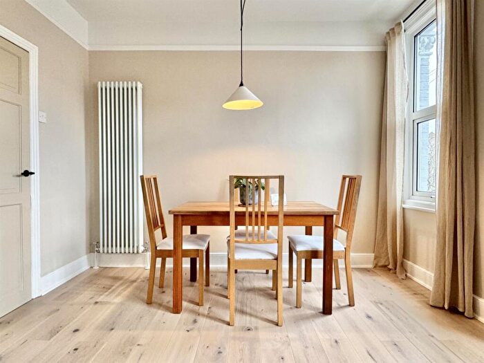 2 Bedroom Flat To Rent In Sirdar Road, Wood Green, N22