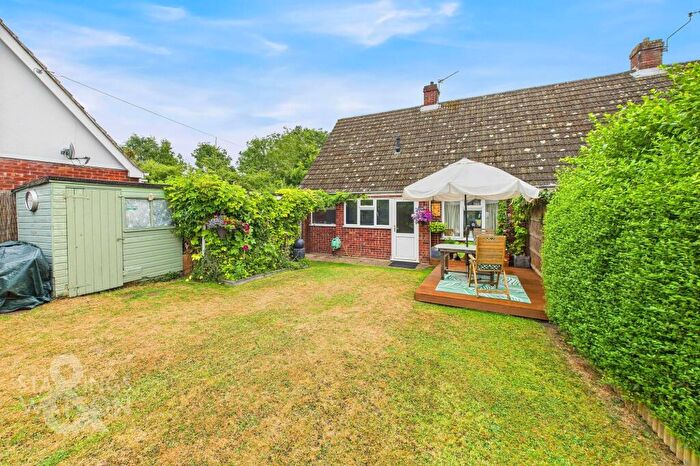 3 Bedroom Bungalow For Sale In Springdale Crescent, Brundall, Norwich, NR13