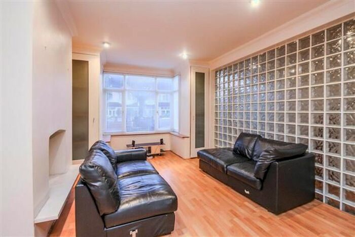 4 Bedroom Semi-Detached House To Rent In Kingsley Gardens, Hornchurch, London, RM11