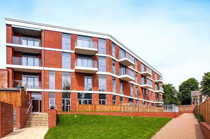 3 Bedroom Flat To Rent In Leverburgh House, High Street, W3
