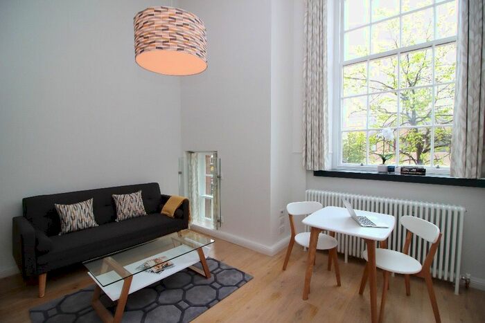 1 Bedroom Flat To Rent In Flat, Mcdonald Road, Broughton, Edinburgh, EH7