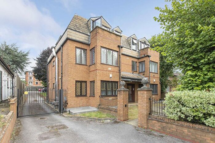 1 Bedroom Flat To Rent In Friern Park, London, N12