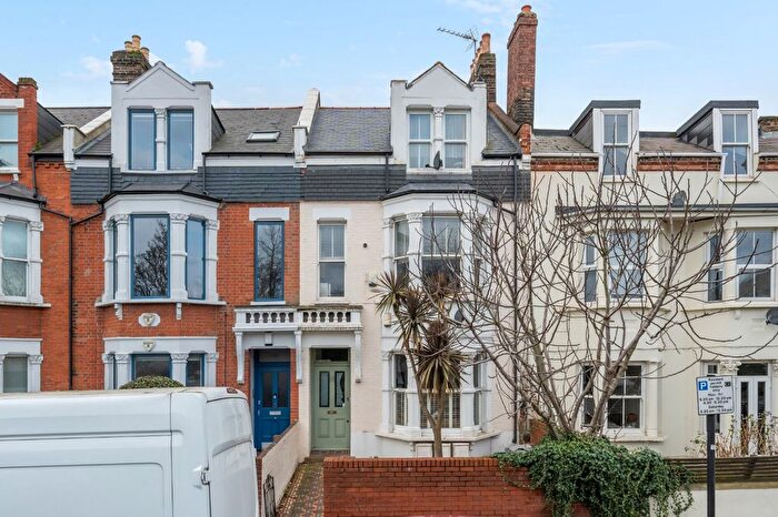 2 Bedroom Flat For Sale In Chiswick Lane, Stamford Brook, W4