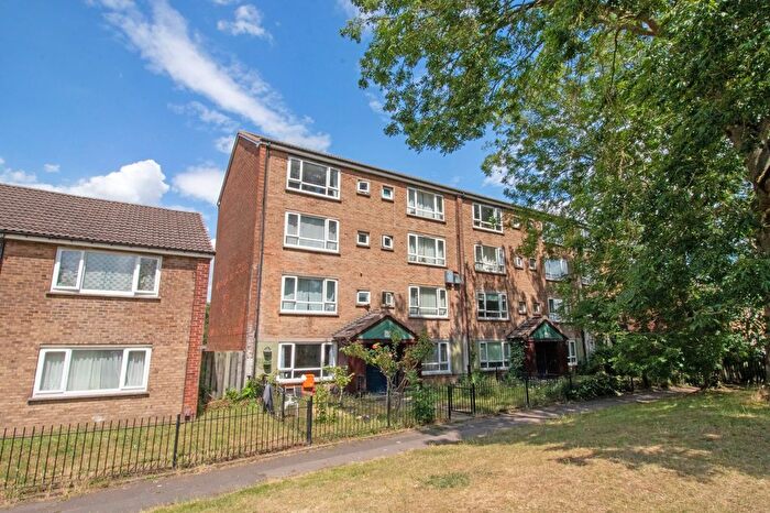 2 Bedroom Flat For Sale In Salisbury Close, Scunthorpe, DN17