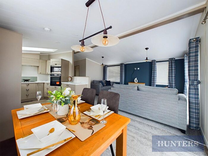 2 Bedroom Mobile/park Home For Sale In Saxon Park, Crossgates, YO12