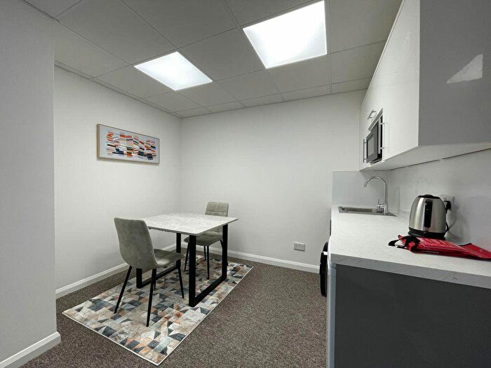 Flat To Rent In Wilbury Villas -, S42