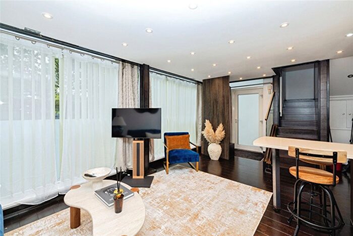 1 Bedroom Flat To Rent In Wapping High Street, London, E1W