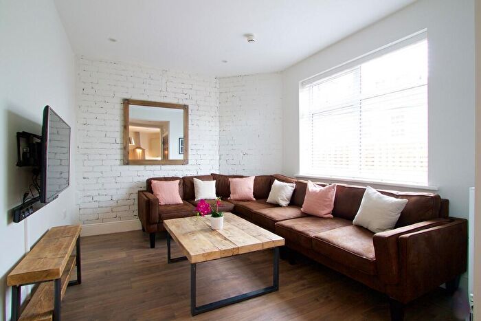 8 Bedroom Flat To Rent In *Pppw* Park View, Lenton, NG7