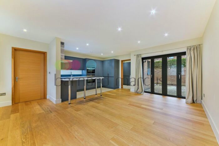 3 Bedroom Property To Rent In Thorncliffe Road, London, SW2