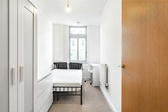 2 Bedroom Apartment To Rent In Coral Apartments, Salton Square, London, E14