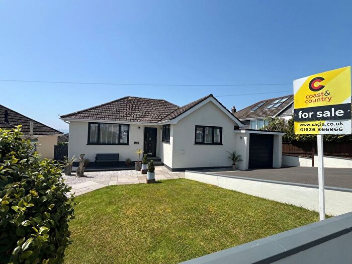 2 Bedroom Bungalow For Sale In Higher Woodway Road, Teignmouth, TQ14