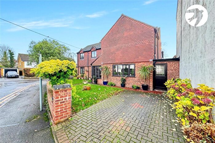 5 Bedroom Detached House For Sale In Claremont Road, Hextable, Kent, BR8