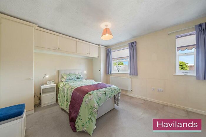 2 Bedroom Semi-Detached House For Sale In Laidlaw Drive, London, N21