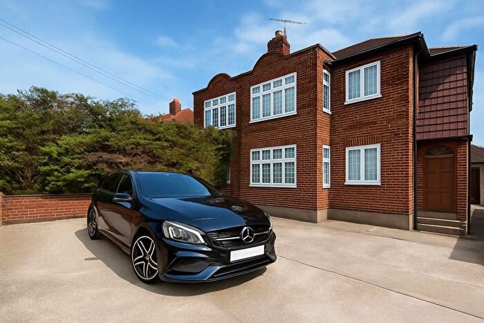 2 Bedroom Maisonette To Rent In Woodcock Hill, Kenton, HA3