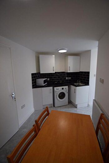 2 Bedroom Flat To Rent In Dagenham, RM8