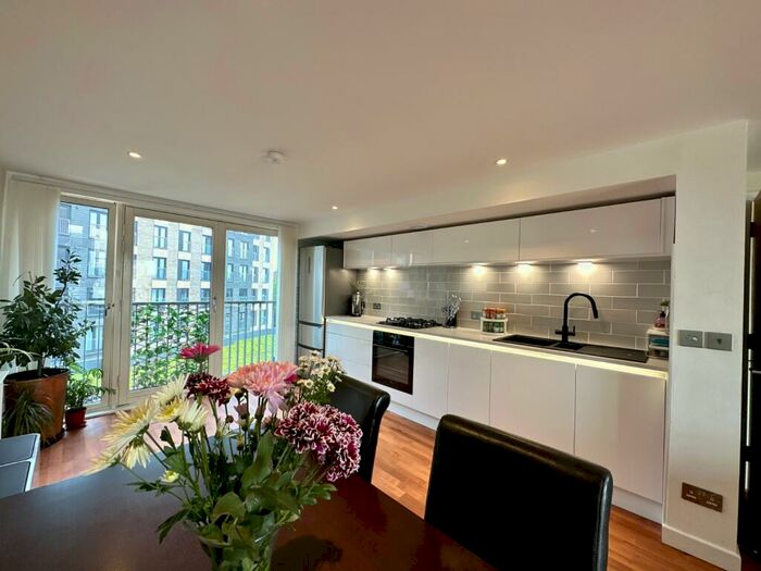 2 Bedroom Flat To Rent In Bell Street, Merchant City, Glasgow, G4