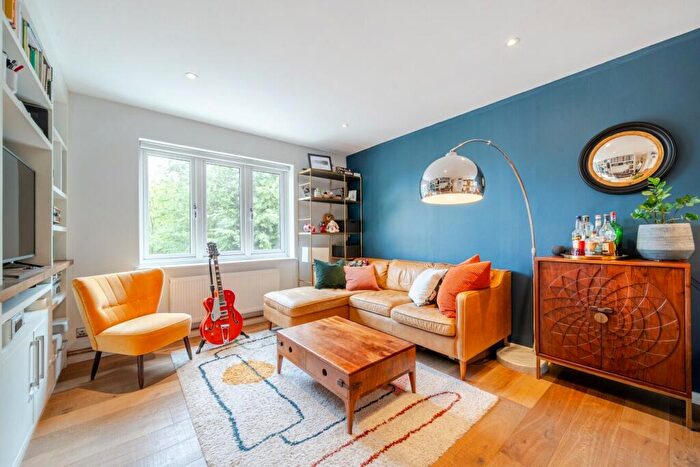 2 Bedroom Flat For Sale In Dewar Street, London, SE15
