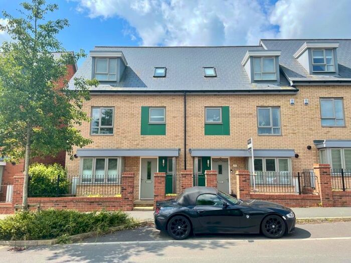 4 Bedroom Terraced House To Rent In Randall Avenue, Whitehouse Park, MK8