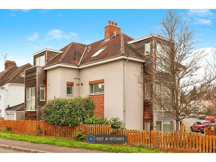 2 Bedroom Flat To Rent In Grove View, Bristol, BS9