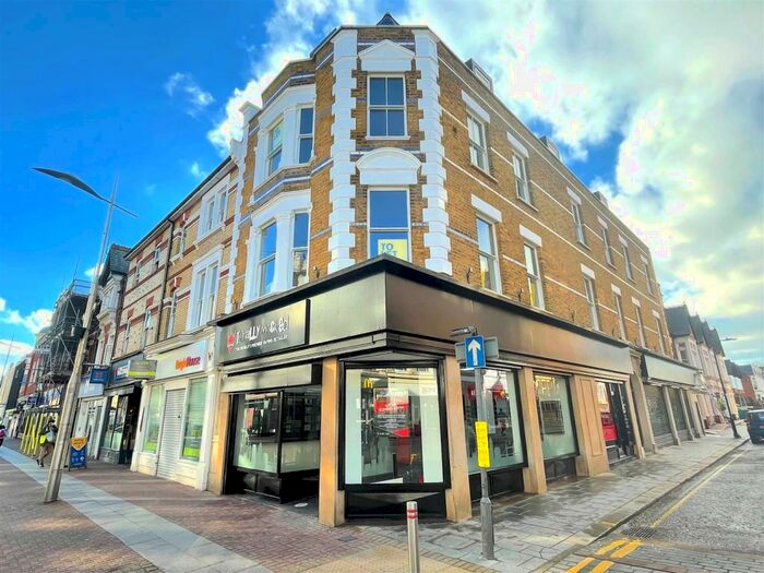 2 Bedroom Penthouse To Rent In Weston Road, Southend-On-Sea, SS1