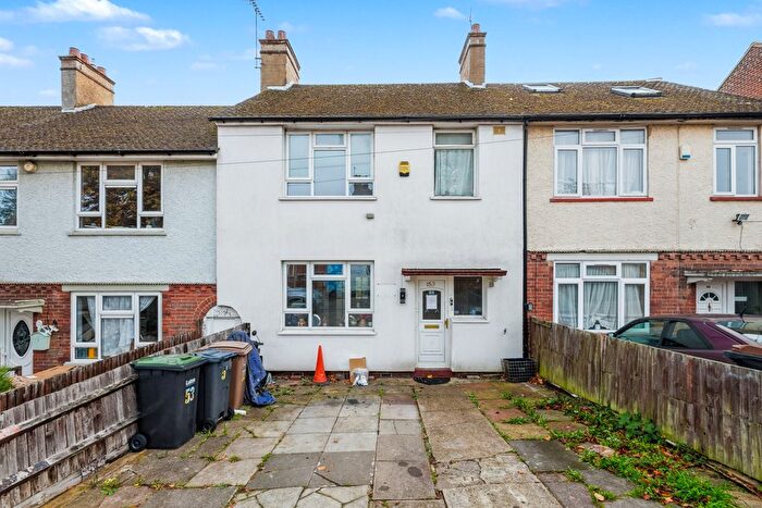 3 Bedroom Terraced House For Sale In Hillborough Road, Luton, LU1