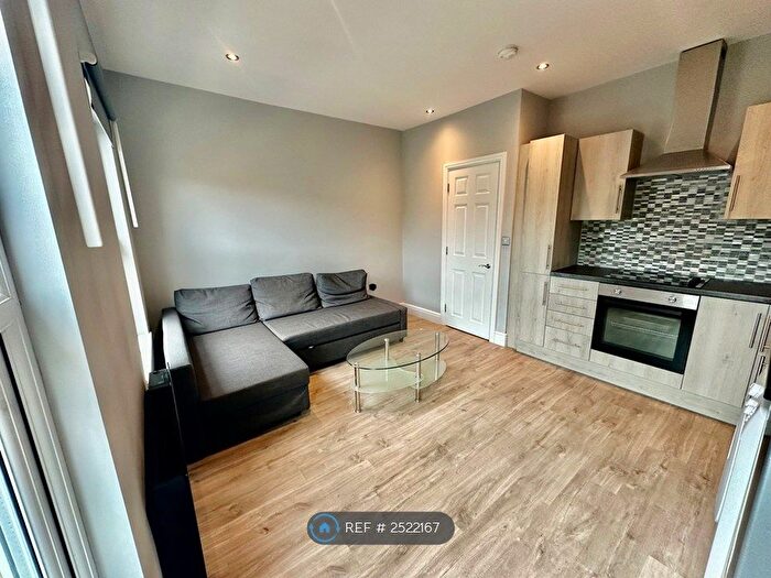 3 Bedroom Flat To Rent In Felix Road, London, W13