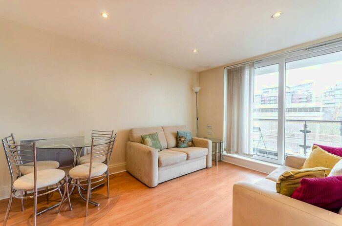 2 Bedroom Flat To Rent In Smugglers Way, Wandsworth Town, London, SW18