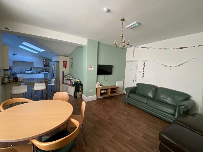 6 Bedroom House To Rent In Dartmouth Road, Selly Oak, Birmingham, West Midlands, B29