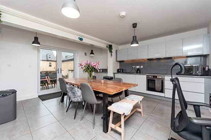 4 Bedroom Semi-detached House For Sale In Haydock Avenue, Castleford, WF10