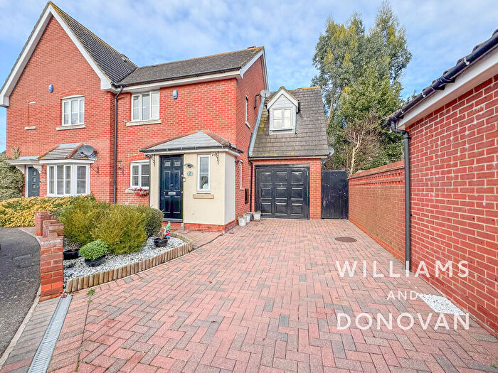 3 Bedroom Semi-Detached House For Sale In Victory Lane, Ashingdon, SS4